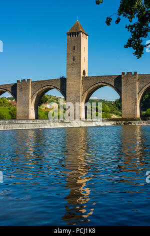 Porto Valentre ponte (patrimonio mondiale Unesco) su Santiago de Compostela pellegrinaggio road, fiume Lot, Cahors, Departement Lot, Occitanie, Francia, Europa Foto Stock