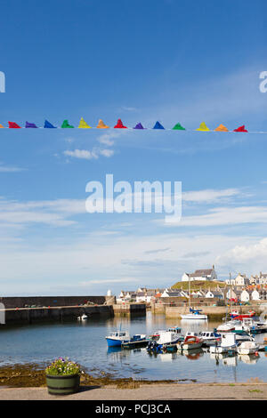 Vista sul Porto a Findochty sul Moray Firth in Scozia Foto Stock