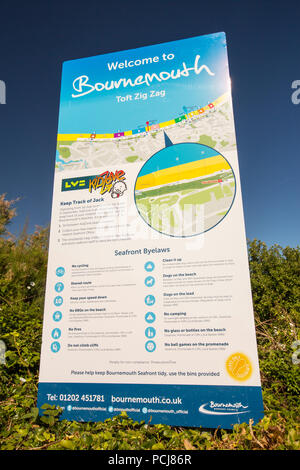 Un percorso fino alla spiaggia di Bournemouth Dorset, Regno Unito. Foto Stock