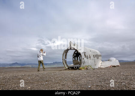 Vik, Iceland-June 11, 2018: nel novembre 21, 1973 a US Navy Douglas R4D-8, Super DC-3 si è schiantato nel sud dell'Islanda, a causa delle pesanti glassa. Si tratta di un pop Foto Stock