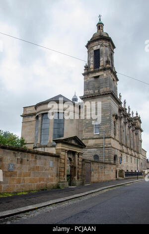 GLASGOW, SCOZIA - 2 agosto 2018: una strada laterale in vista del Glasgow Chiesa Evangelica sulla piazza della cattedrale. Foto Stock