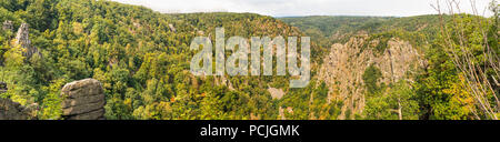 Panorama in alta risoluzione dalla vista su Bodetal con il Rosstrappe vicino a Thale, Harz, Germania Foto Stock