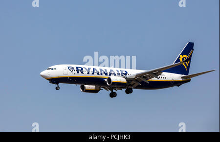 Frankfurt / Main Airport, FRA, Fraport, Ryanair Boeing 737 di avvicinamento Foto Stock