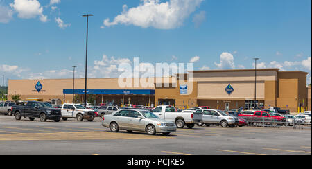 HICKORY, NC, Stati Uniti d'America-26 luglio 18: un locale Sam's Club, sconto venditore bulk, possedute da Walmart. Foto Stock