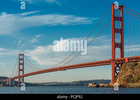 Tramonto sul Golden Gate Bridge a baia a ferro di cavallo in San Francisco. Foto Stock