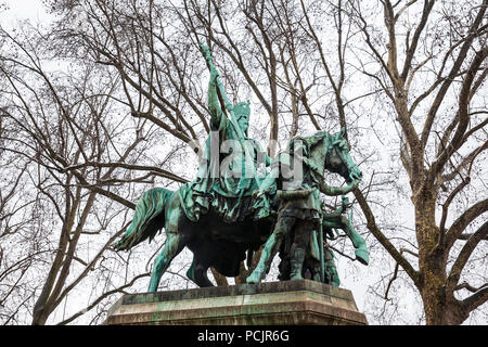 Parigi, Francia - Marzo 2018: Carlo Magno e le sue guardie monumento situato accanto alla cattedrale di Notre Dame Foto Stock