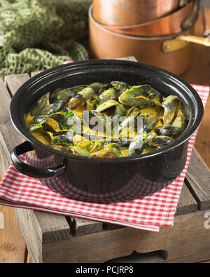 Mouclade. Le cozze in crema e salsa al curry Francia cibo Foto Stock