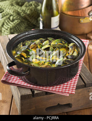 Mouclade. Le cozze in crema e salsa al curry Francia cibo Foto Stock