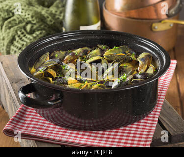 Mouclade. Le cozze in crema e salsa al curry Francia cibo Foto Stock