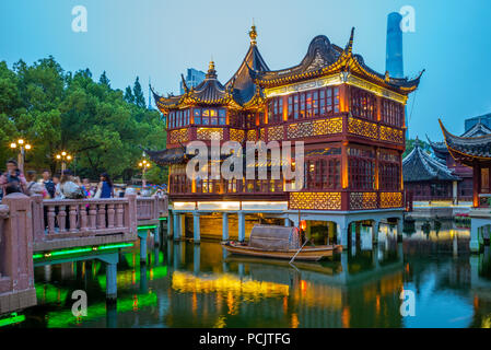 Vista notturna del Giardino Yu Yuan a Shanghai in Cina Foto Stock