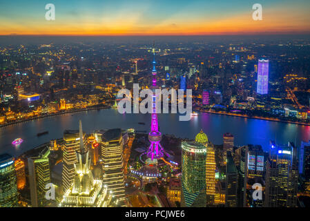 Vista aerea di Shanghai dal tramonto in Cina Foto Stock