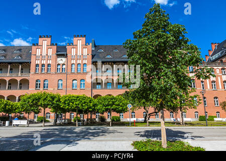 Berlino, Germania - luglio 1, 2014: La Charite Universitatsmedizin di Berlino, il più grande d'Europa clinica universitaria. Costruzione di Charite Ricerca organizzazione Foto Stock