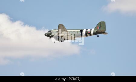 RAF Battle of Britain Memorial Flight C-47 Dakota ZA947 è ora verniciati per rappresentare Dakota FZ692 di n. 233 Squadrone, intorno al D-giorno periodo nel 1944 Foto Stock