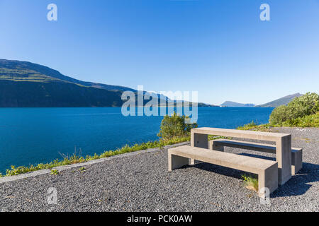 Vista del Sjonafjord dal Hellaga area riposo, Norvegia Foto Stock