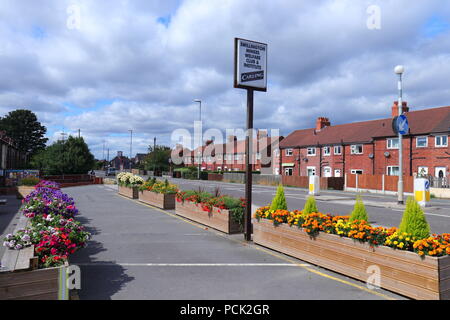 Minatori Swillington Welfare Club mette su un display a colori di piantatrici fuori il club ingresso Foto Stock