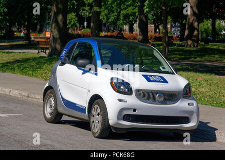 Un auto2Go carsharing veicolo parcheggiato in Montreal Foto Stock