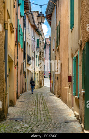 Colorato back street nella città di Le Puy-en-Velay in Auvergne-Rhone-Alpes regione del centro-sud della Francia. Foto Stock