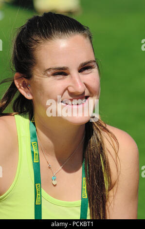 Katy Dunne (GB) firma autografi dopo una vittoria nel primo turno di qualificazione della Valle di natura internazionale, Eastbourne 22 Giugno 2018 Foto Stock