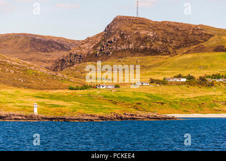 La vista dal traghetto sulla rotta Stornoway a Ullapool percorso in una giornata di sole Foto Stock