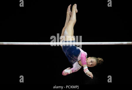 Gran Bretagna Lucy Stanhope sulle barre irregolari durante il giorno uno del 2018 Campionati Europei al SSE idro, Glasgow. Foto Stock