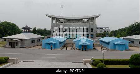 La DMZ come visto da nord coreano, lato comune di area di sicurezza, Panmunjom Foto Stock