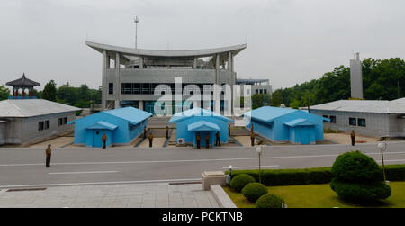 La DMZ come visto da nord coreano, lato comune di area di sicurezza, Panmunjom Foto Stock