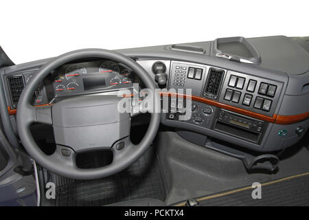 Vista Dashboard dal grosso camion sedile conducente Foto Stock