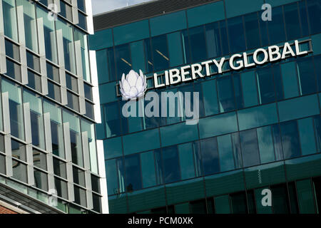 Un segno del logo al di fuori di una struttura occupata da Liberty Global a Denver in Colorado, il 22 luglio 2018. Foto Stock