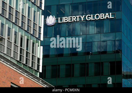 Un segno del logo al di fuori di una struttura occupata da Liberty Global a Denver in Colorado, il 22 luglio 2018. Foto Stock