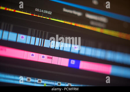 Editing video linea di tempo sullo schermo del computer Foto Stock