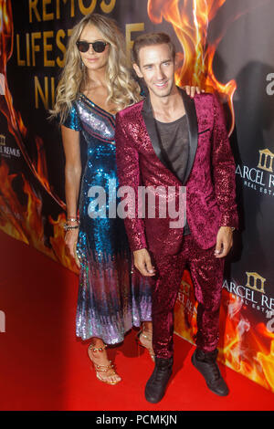 Mallorca, Spagna. 02Aug, 2018. Elle Macpherson frequentare il remo partito Lifestyle 2018 al Llaut hotel in Palma de Mallorca, Spagna il 2 agosto del 2018.Elle Macpherson e Marcel Remus frequentare il remo partito Lifestyle 2018 al Llaut hotel in Palma de Mallorca, Spagna il 2 agosto del 2018. Credito: Jimmy Olsen/Media punzone ***Nessuna Spagna***/Alamy Live News Foto Stock