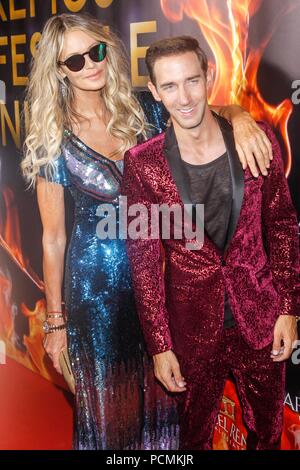 Mallorca, Spagna. 02Aug, 2018. Elle Macpherson frequentare il remo partito Lifestyle 2018 al Llaut hotel in Palma de Mallorca, Spagna il 2 agosto del 2018.Elle Macpherson e Marcel Remus frequentare il remo partito Lifestyle 2018 al Llaut hotel in Palma de Mallorca, Spagna il 2 agosto del 2018. Credito: Jimmy Olsen/Media punzone ***Nessuna Spagna***/Alamy Live News Foto Stock