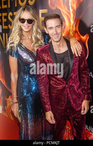 Mallorca, Spagna. 02Aug, 2018. Elle Macpherson frequentare il remo partito Lifestyle 2018 al Llaut hotel in Palma de Mallorca, Spagna il 2 agosto del 2018.Elle Macpherson e Marcel Remus frequentare il remo partito Lifestyle 2018 al Llaut hotel in Palma de Mallorca, Spagna il 2 agosto del 2018. Credito: Jimmy Olsen/Media punzone ***Nessuna Spagna***/Alamy Live News Foto Stock