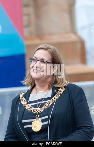 Glasgow, Scotland, Regno Unito. Il 3 agosto, 2018. Il Lord Provost di Glasgow Bolander Eva in George Square frequentando Festival 2018 che è il programma culturale del Glasgow 2018 Campionati Europei. Credito: Berretto Alamy/Live News Foto Stock