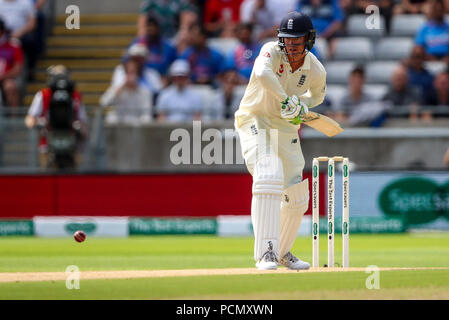 Edgbaston, Birmingham, Regno Unito. Il 3° agosto 2018. Internazionale di Test Cricket, Specsavers 1^ prova, Day 3, tra Inghilterra e India; Keaton Jennings svolge un inizio avanti credito difensivo: Azione Plus sport/Alamy Live News Foto Stock