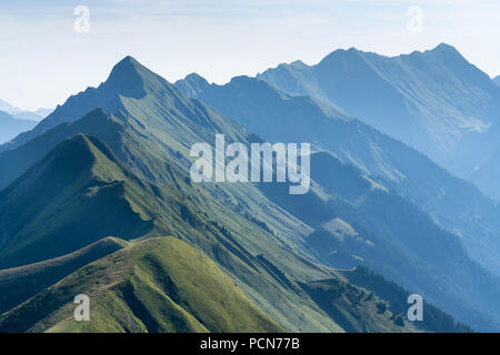 Escursioni sul crinale Hardergrat trail, Interlaken, Svizzera, Europa Foto Stock