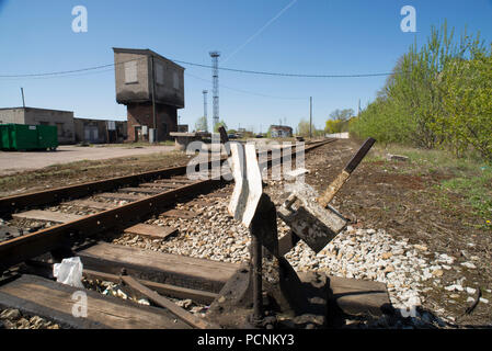 Incrocio ferroviario in ex opere ferroviarie a Telliskivi - Tallinn. Il Telliskivi Città Creative è un area bonificata dall'originale opere ferroviarie, ne Foto Stock