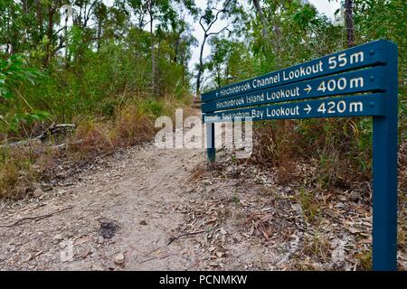 Segno di Hinchinbrook Island e il canale vedette, Cardwell, Queensland, Australia Foto Stock