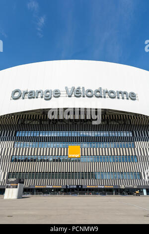 Vista frontale di accesso principale all'Orange Velodrome stadium di Marsiglia, Francia. Foto Stock