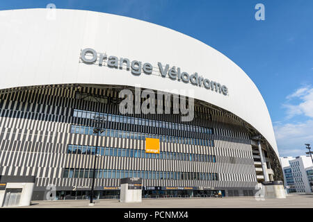 Vista frontale di accesso principale all'Orange Velodrome stadium di Marsiglia, Francia. Foto Stock