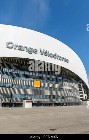 Vista frontale di accesso principale all'Orange Velodrome stadium di Marsiglia, Francia. Foto Stock