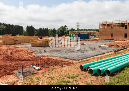 HICKORY, NC, Stati Uniti d'America-22 18 Giugno: Nuovi edifici appartamento andare fino in città di HIckory. Foto Stock