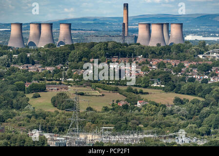 Fiddlers Ferry power station visto da Overton Hill Frodsham. Cheshire Nord Ovest Inghilterra. Foto Stock