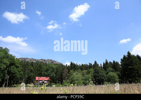 Tabella montagne o Stołowe Montagne (ex Heuscheuergebirge) mountain range in Stołowe Mountains National Park, karlow (ex karlsberg), Polonia Foto Stock