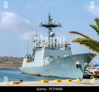 15 Luglio 2018 - Valletta, Malta. Repubblica di Corea cacciatorpediniere navale nave Munmu grande (DDH 976) ancorato nel Porto Grande. Foto Stock