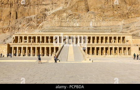 Il tempio mortuario di Hatshepsut, Deir el-Bahari Luxor Egitto, Africa Foto Stock