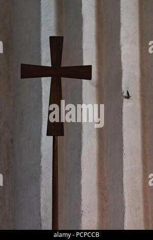 HUSBY SJUHUNDRA, Svezia, 2 agosto 2018: Crusifix nella chiesa Husby Sjuhundra chiesa, nella regione di Finsta. Foto Stock