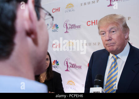 DORAL, FL - gennaio 25: Donald Trump assiste la 63a edizione annuale di Miss Universo Pageant tappeto rosso al Trump National Doral on gennaio 25, 2015 in Doral, Florida Persone: Donald Trump Foto Stock