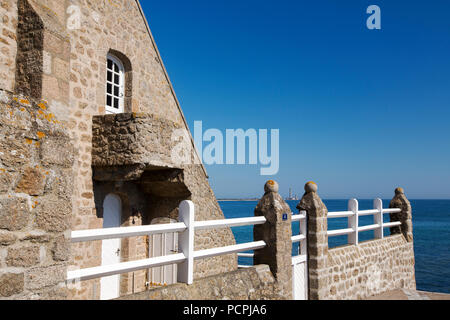 Una vecchia casa in Barfleur, Normandia, Francia. Foto Stock