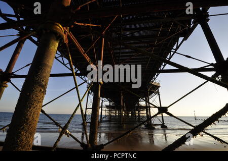 Cromer Pier travi e soletta, Cromer, Norfolk, Regno Unito, Foto Stock